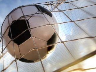 Más de una veintena de pistas de fútbol y de padel mejorarán sus instalaciones de césped artificial